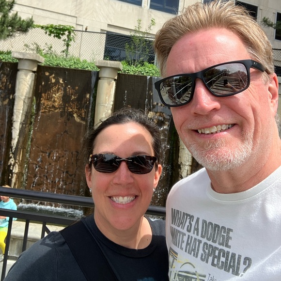 Meet your seller! ๐ด๐ด๐ด - Picture 1 of 6